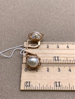 *Серьги д.10,5-11 Белый Жемчуг цв Красное арт. 2.0822.0.b-053 Вес 7,04 г - фото 346685 *Серьги д.10,5-11 Белый Жемчуг цв Красное арт. 2.0822.0.b-053 Вес 7,04 г - фото 346685