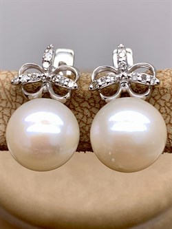 *Серьги Белый Жемчуг д.9-9,5 цв Белое арт. 2.0246.1.b-764 Вес 4,46 г - фото 346863