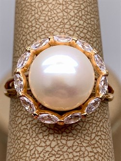 *Кольцо р.20 Белый Жемчуг д.12-12,5 цв Красное арт. 1.0831.0.b-631 Вес 5,04 г - фото 347146 *Кольцо р.20 Белый Жемчуг д.12-12,5 цв Красное арт. 1.0831.0.b-631 Вес 5,04 г - фото 347146