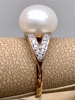 *Кольцо р.18 Белый Жемчуг д.11,5-12 цв Красное арт. 1.0848.0.b-392 Вес 4,58 г - фото 347180 *Кольцо р.18 Белый Жемчуг д.11,5-12 цв Красное арт. 1.0848.0.b-392 Вес 4,58 г - фото 347180