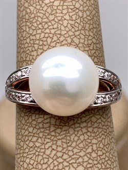 *Кольцо р.18 Белый Жемчуг д.11,5-12 цв Красное арт. 1.0848.0.b-392 Вес 4,58 г - фото 347181