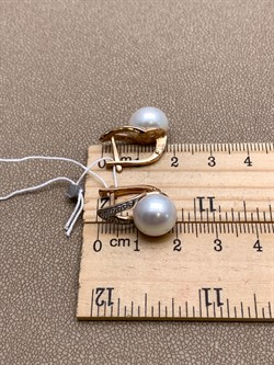 *Серьги Белый Жемчуг д.11,5-12 цв Красное арт. 2.0848.0.b-312 Вес 7 г - фото 347191