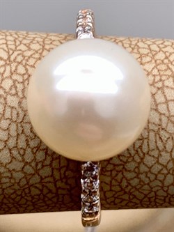 *Кольцо р.17 Белый Жемчуг д.10-10,5 цв Красное арт. 1.0815.0.b-232 Вес 3,14 г - фото 347217 *Кольцо р.17 Белый Жемчуг д.10-10,5 цв Красное арт. 1.0815.0.b-232 Вес 3,14 г - фото 347217