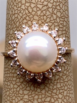 *Кольцо р.16,5 Белый Жемчуг д.8,5-9 цв Красное арт. 1.0866.0.b-205 Вес 2,68 г - фото 347234