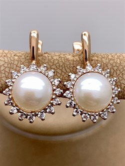 *Серьги Белый Жемчуг д.8,5-9 цв Красное арт. 2.0866.0.b-558 Вес 5,74 г - фото 347247