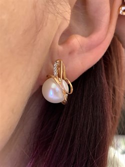 *Серьги Белый Жемчуг д.11,5-12 цв Красное арт. 2.0904.0.b-021 Вес 8,53 г - фото 347266