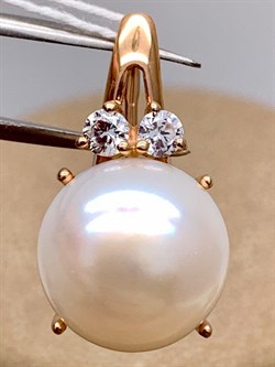 *Кулон Белый Жемчуг д.12-12,5 цв Красное арт. 3.0832.0.b-914 Вес 3,87 г - фото 347304 *Кулон Белый Жемчуг д.12-12,5 цв Красное арт. 3.0832.0.b-914 Вес 3,87 г - фото 347304