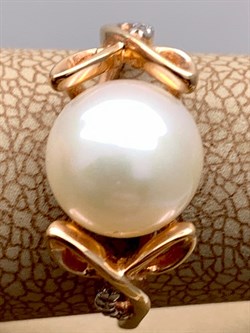 *Кольцо р.16,5 Белый Жемчуг д.9-9,5 цв Красное арт. 1.0249.0.b-627 Вес 3,7 г - фото 347375 *Кольцо р.16,5 Белый Жемчуг д.9-9,5 цв Красное арт. 1.0249.0.b-627 Вес 3,7 г - фото 347375