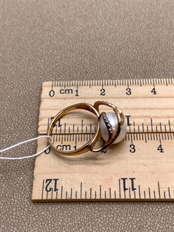 *Кольцо р.18,5 Белый Жемчуг д.11-11,5 цв Красное арт. 1.0902.0.b-803 Вес 4,41 г - фото 347400