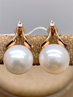 *Серьги Белый Жемчуг д.9-9,5 цв Красное арт. 2.0952.0.b-181 Вес 4,72 г - фото 347412 *Серьги Белый Жемчуг д.9-9,5 цв Красное арт. 2.0952.0.b-181 Вес 4,72 г - фото 347412