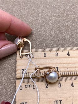 *Серьги Белый Жемчуг д.9,5-10 цв Красное арт. 2.0865.0.b-691 Вес 6,3 г - фото 347429