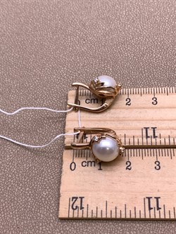 *Серьги Белый Жемчуг д.9,5-10 цв Красное арт. 2.0865.0.b-691 Вес 6,3 г - фото 347430